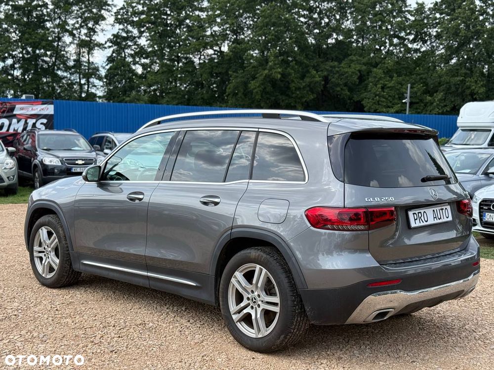 Mercedes-Benz GLB 250 4-Matic 8G-DCT - 6