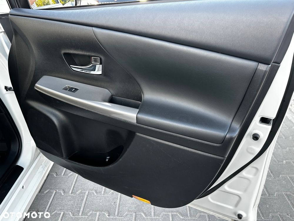 Toyota Prius+ (Hybrid) Executive - 37