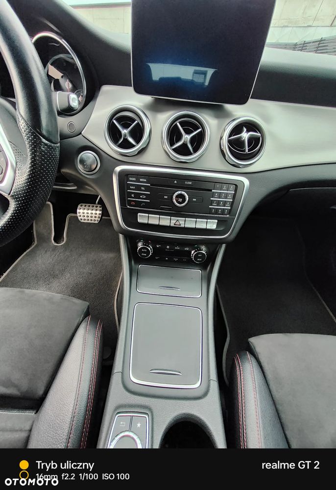 Mercedes-Benz GLA - 11