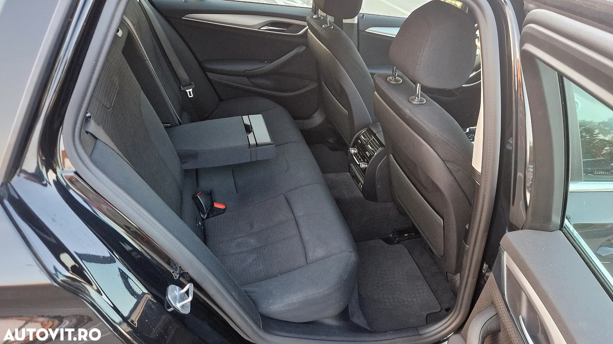 BMW Seria 5 520d Touring Aut. Luxury Line - 14