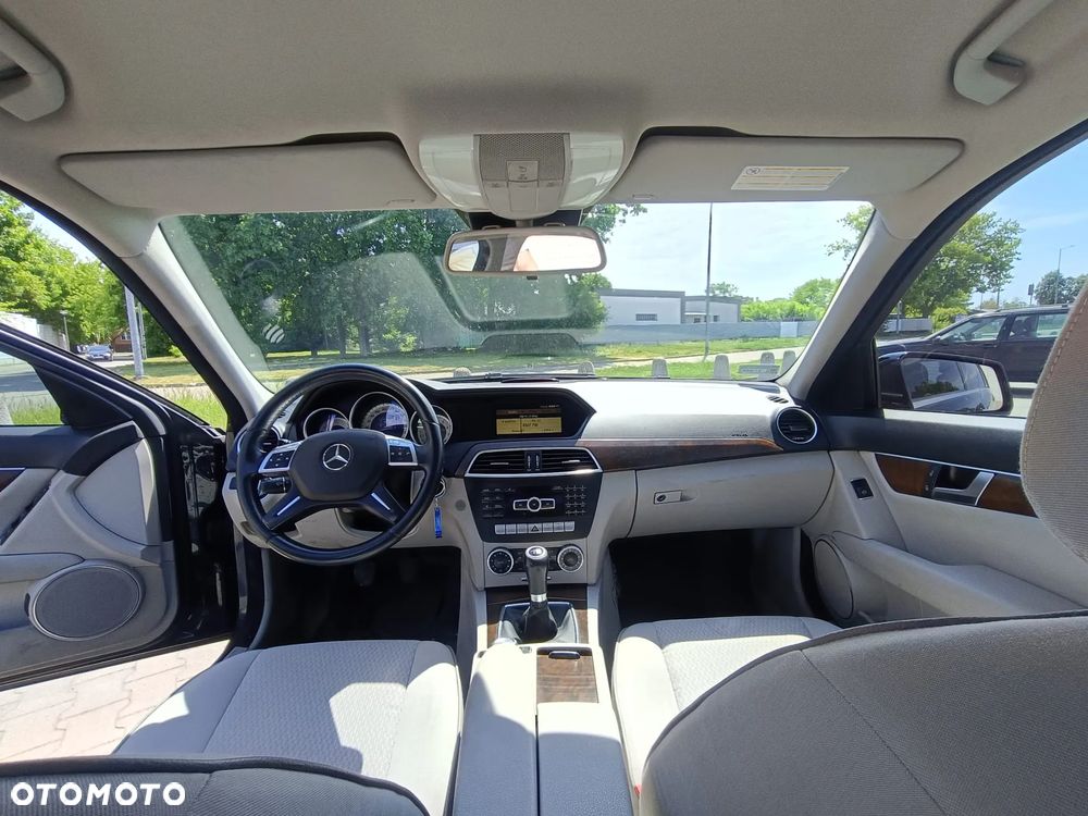 Mercedes-Benz Klasa C 180 CGI BlueEFFICIENCY Elegance - 12
