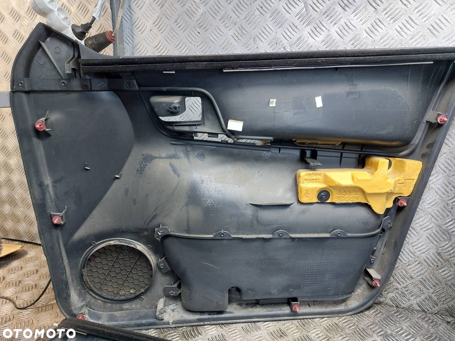 BOCZKI DRZWI KOMPLET 1/4 TOYOTA COROLLA VERSO I - 7
