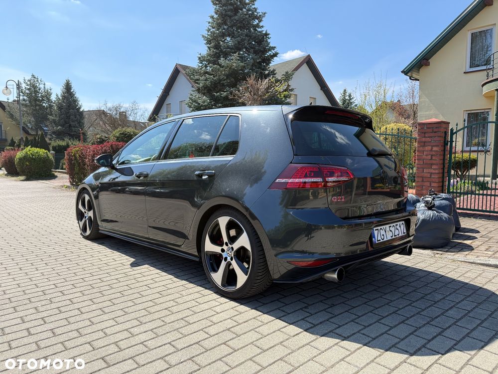 Volkswagen Golf - 7