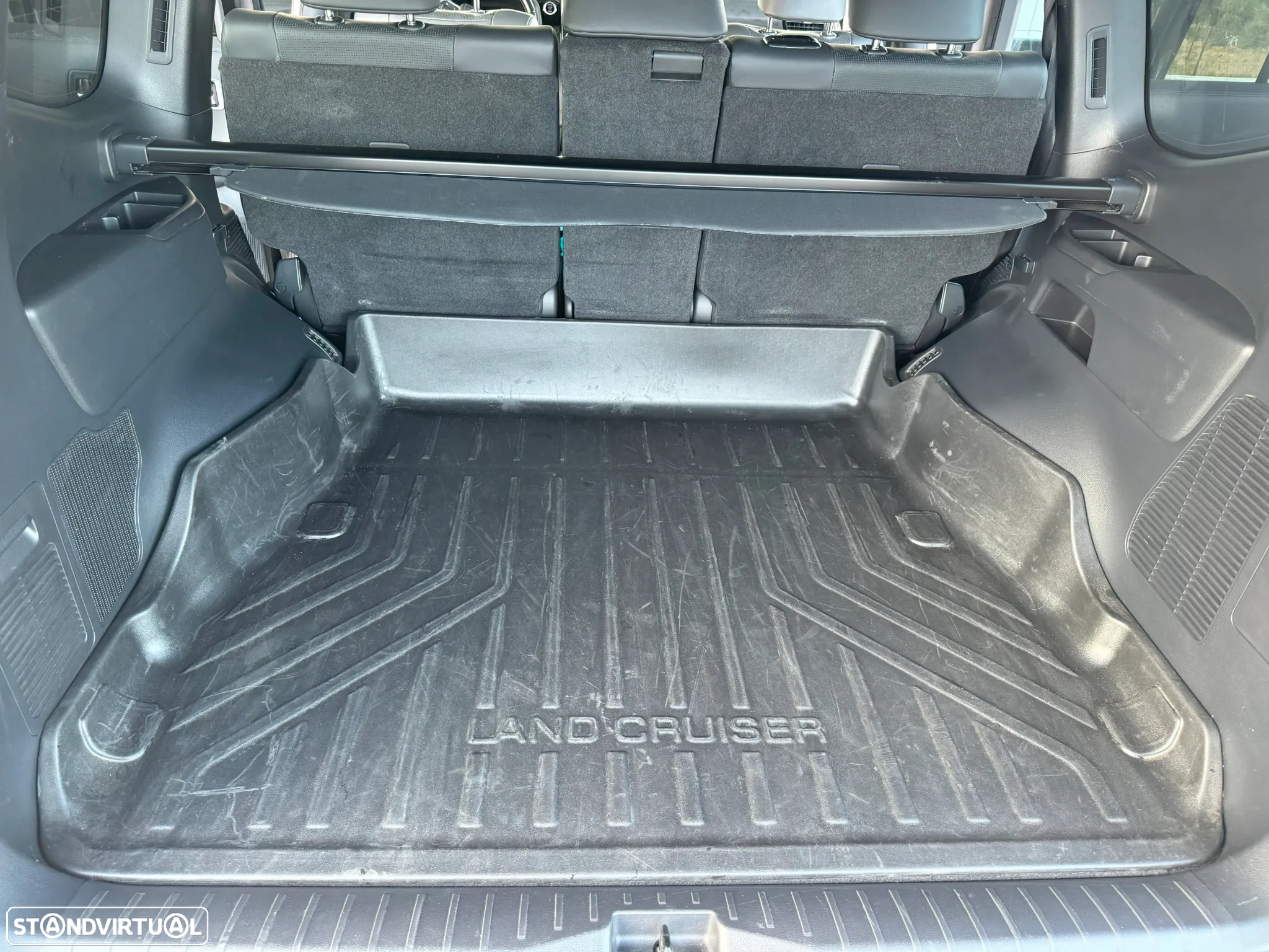 Toyota Land Cruiser - 39