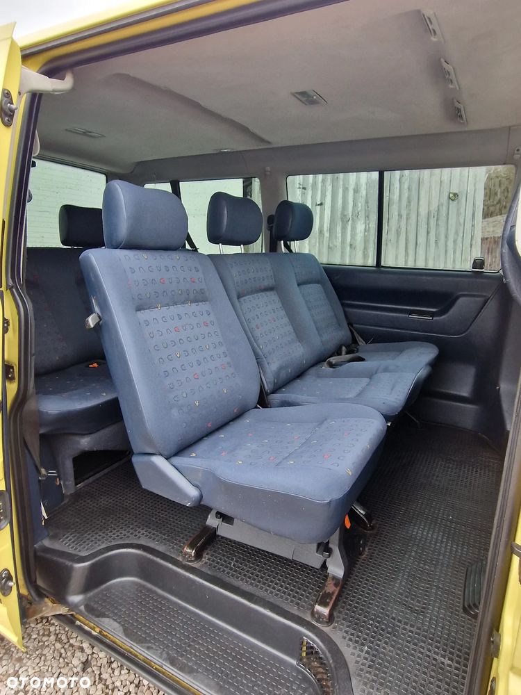 Volkswagen Caravelle - 10
