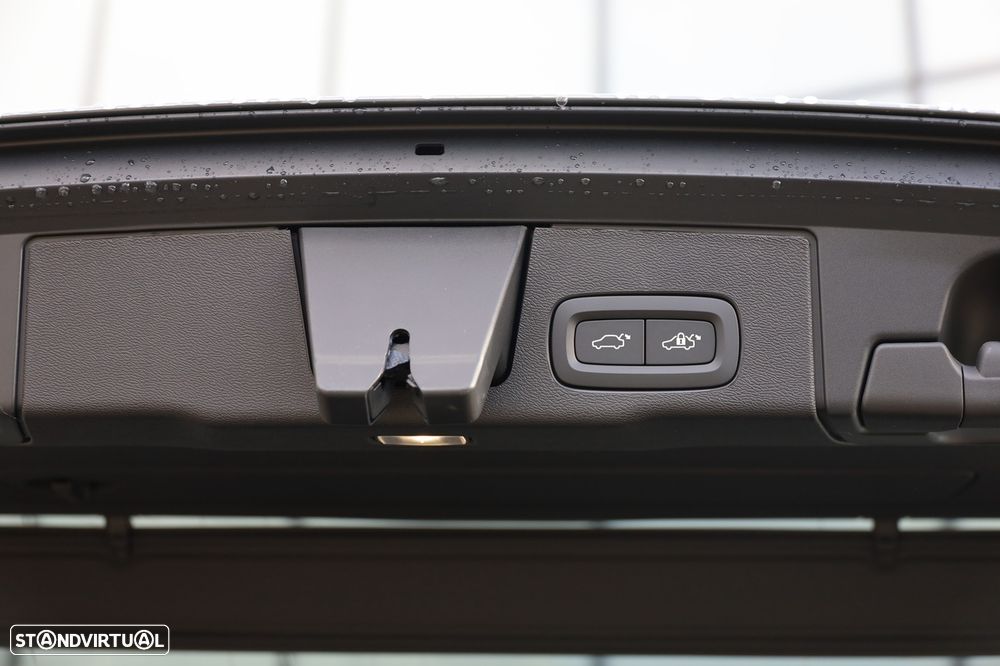 Volvo XC 60 2.0 T6 PHEV Plus Dark AWD - 6