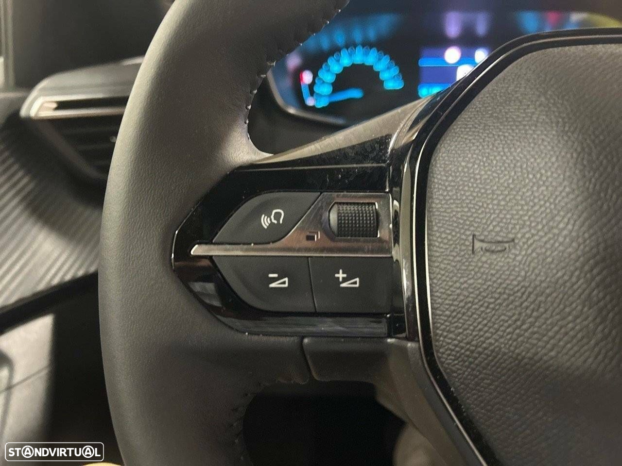 Peugeot e-2008 54 kWh Active - 16