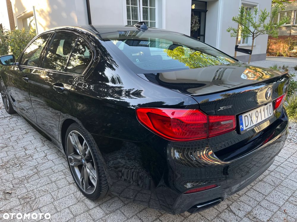 BMW Seria 5 M550i xDrive sport - 9