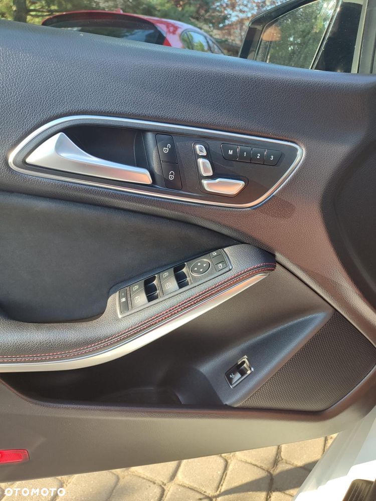 Mercedes-Benz CLA ver-220-4--matic-amg-line - 9
