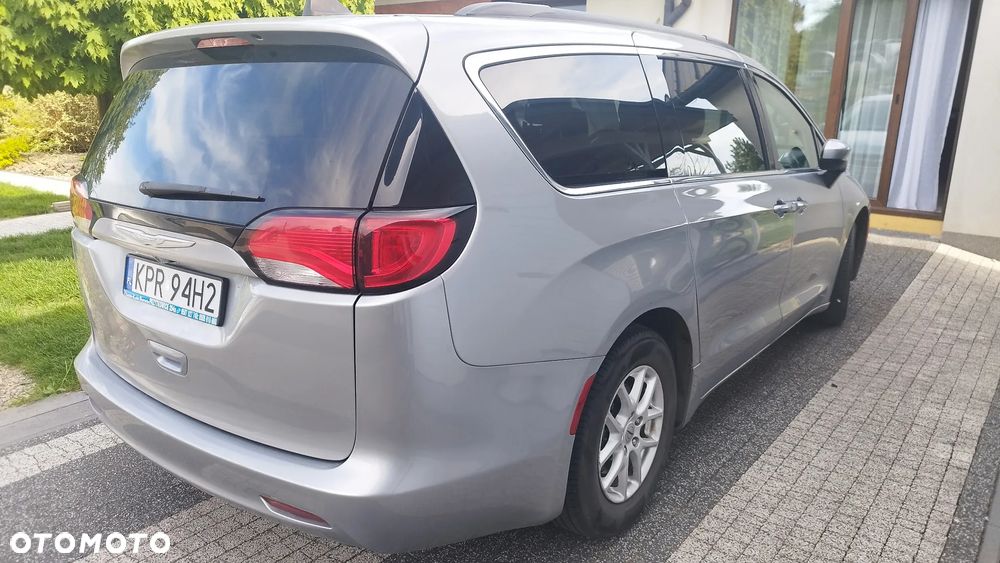 Chrysler Pacifica - 4