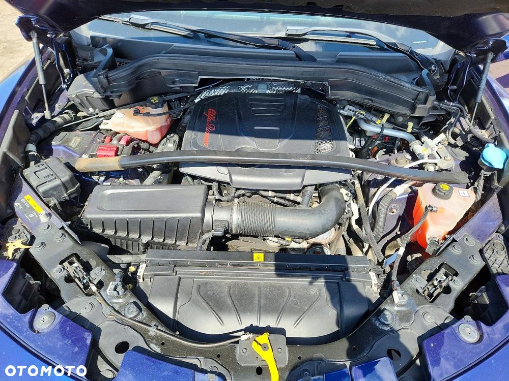 Alfa Romeo Stelvio 2.0 Turbo 16V AT8-Q4 Ti - 11