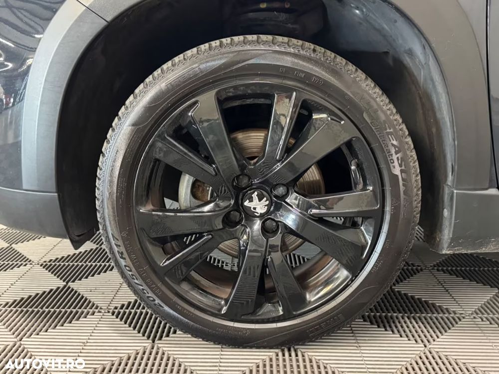 Peugeot 2008 1.2 PureTech Turbo GT-Line - 6