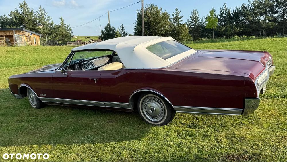 Oldsmobile Delta 88 - 13