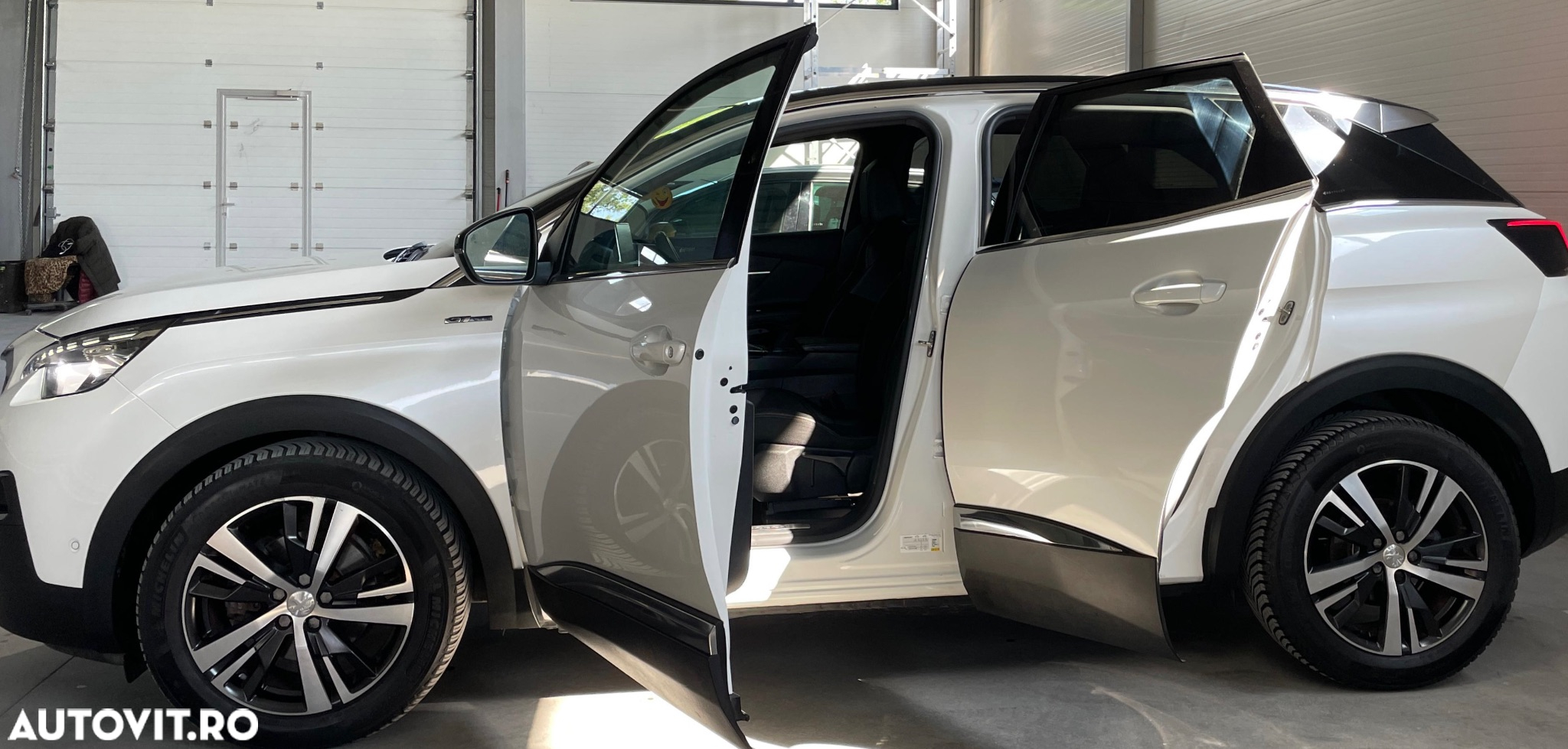 Peugeot 3008 1.2 PureTech Turbo S&S EAT6 GT-Line - 32