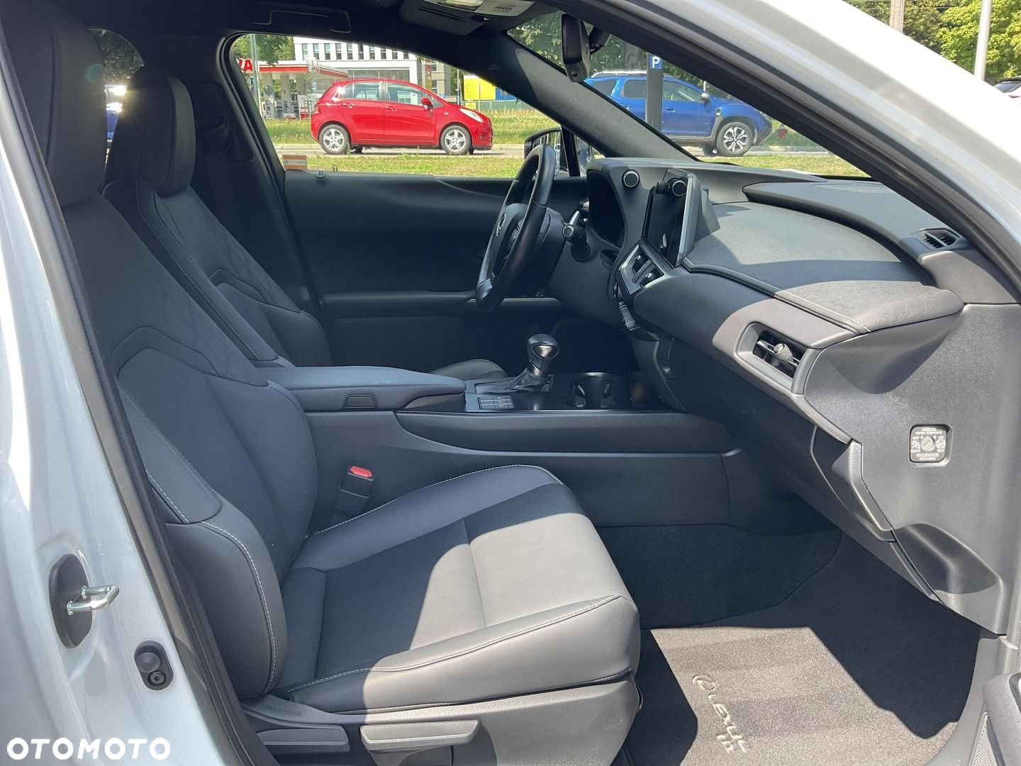Lexus UX - 12