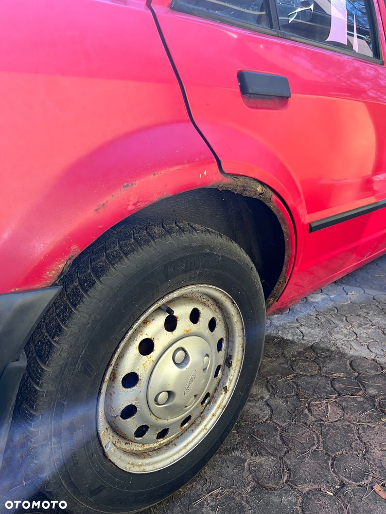 Ford Escort - 12