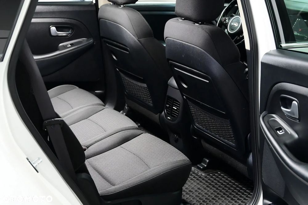 Kia Carens - 11