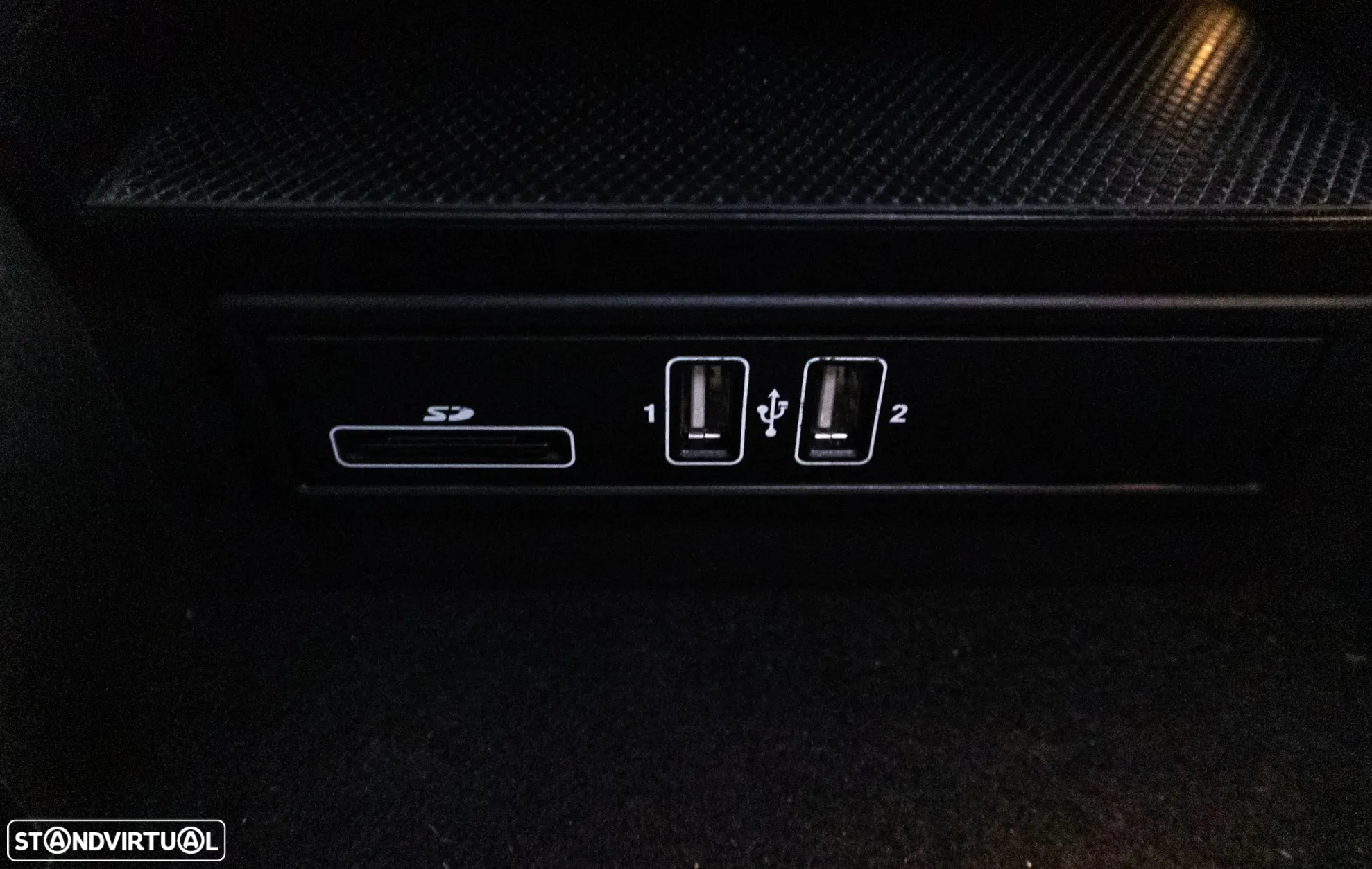 Mercedes-Benz C 300 h AMG Line - 17