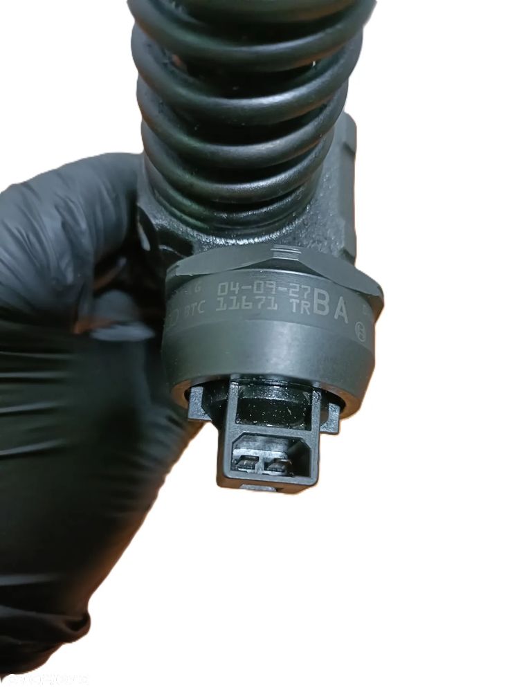 * VOLKSWAGEN GOLF V 03-09 r. 1,9 TDI POMPOWTRYSK wtryskiwacz 0414720215 - 4