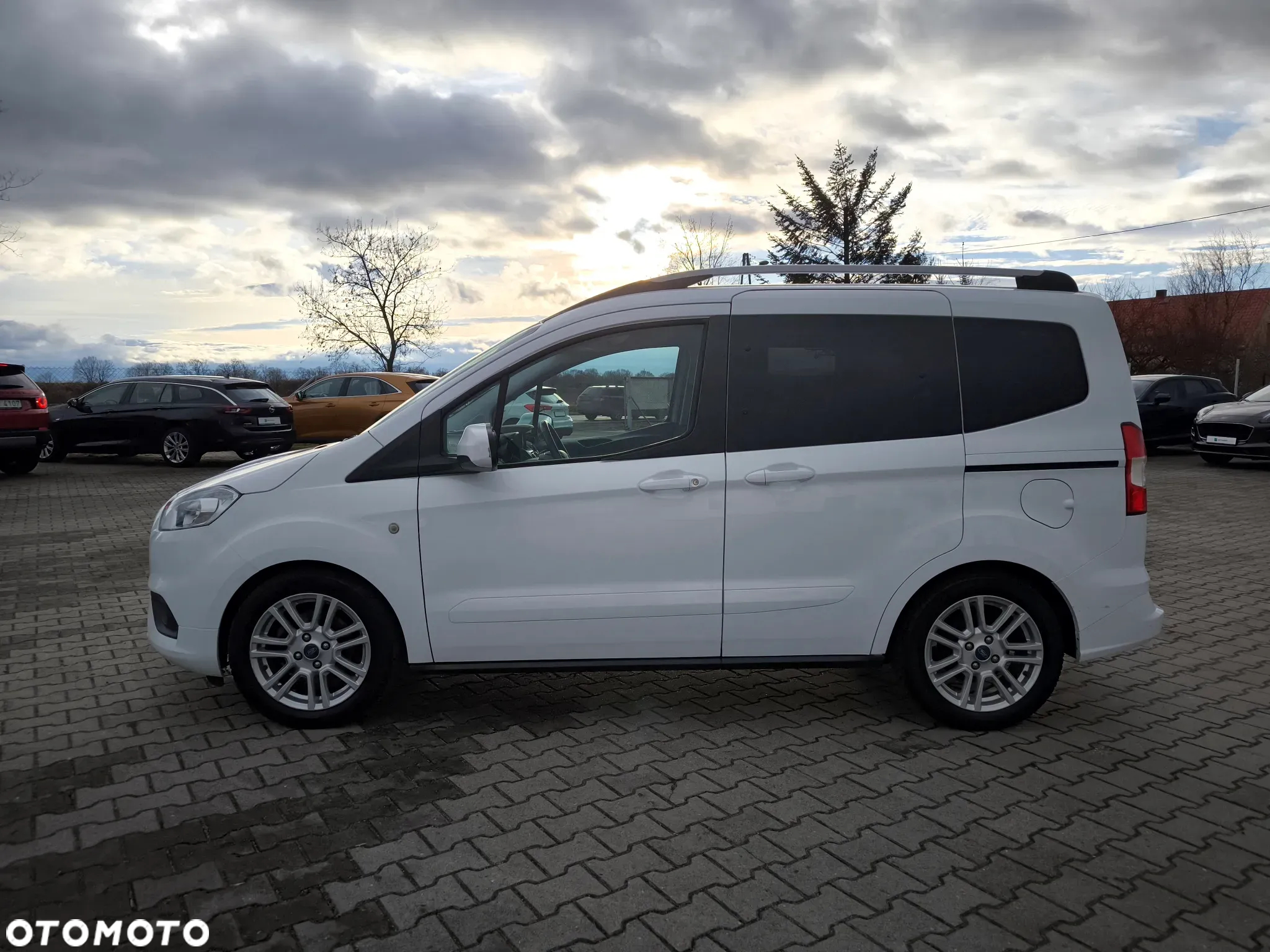 Ford Tourneo Courier 1.5 TDCi Titanium - 2