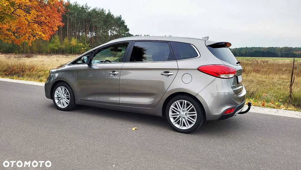 Kia Carens 1.7 CRDi M 7os - 17