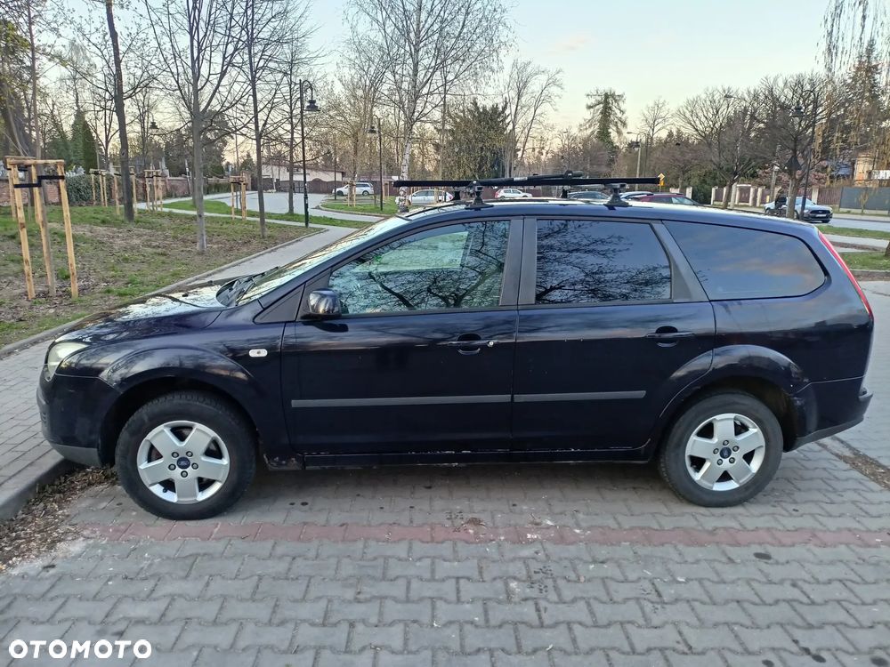 Ford Focus 1.6 Ambiente - 2