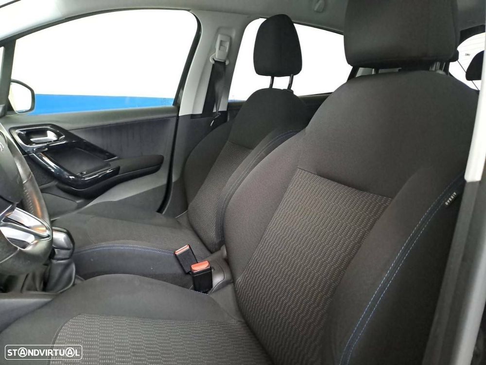 Peugeot 208 1.2 PureTech Signature - 9