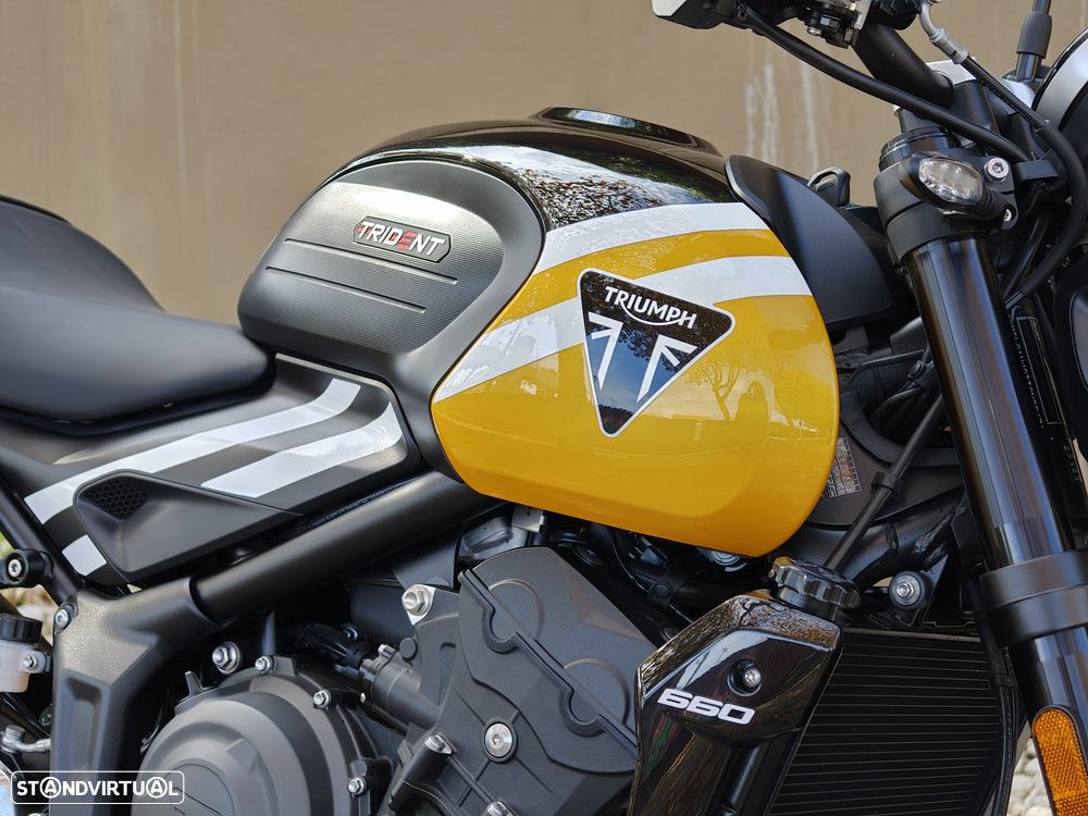 Triumph Trident 660 Cosmic Yellow - 20
