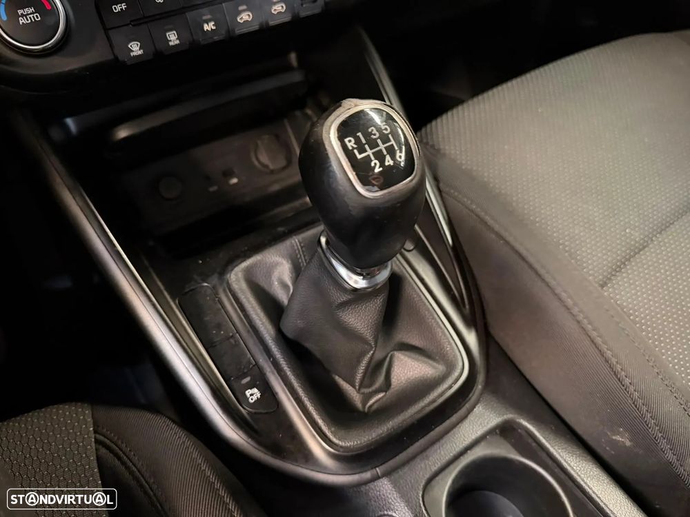 Kia Carens - 26