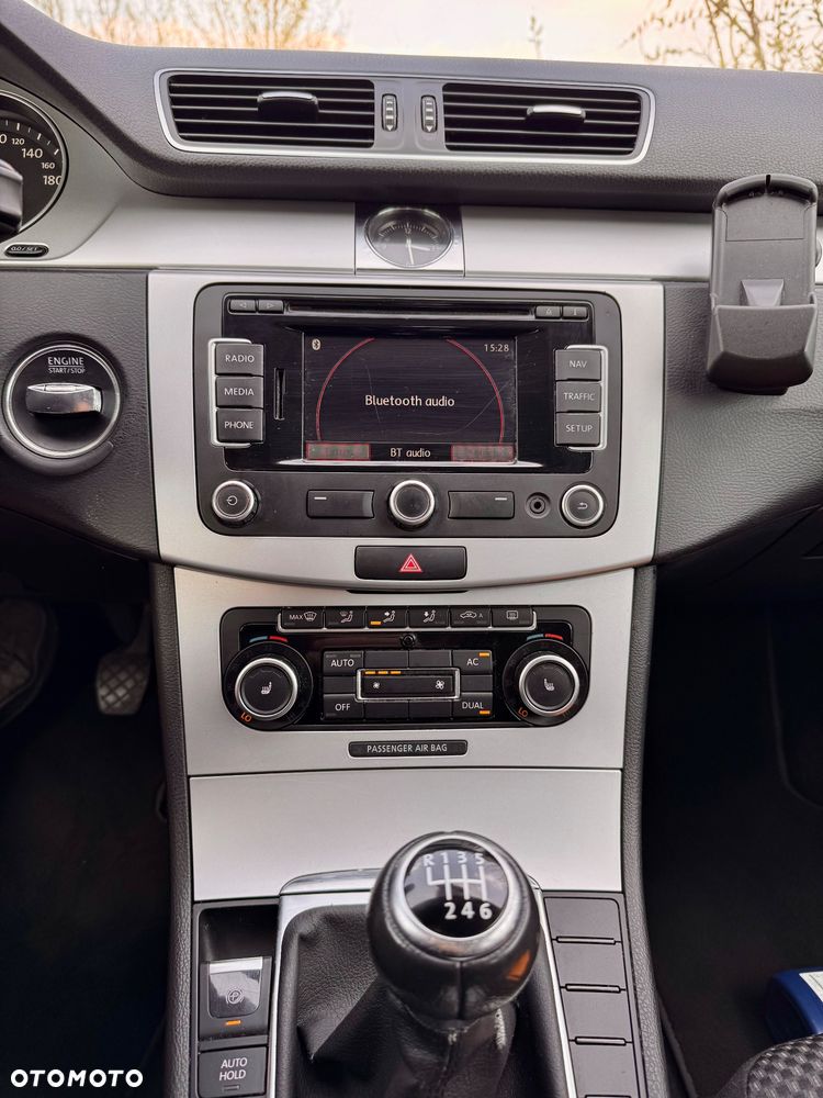 Volkswagen Passat - 13