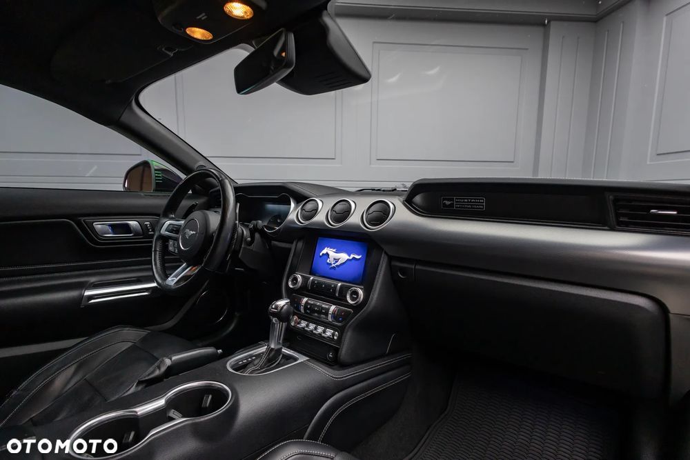 Ford Mustang - 6
