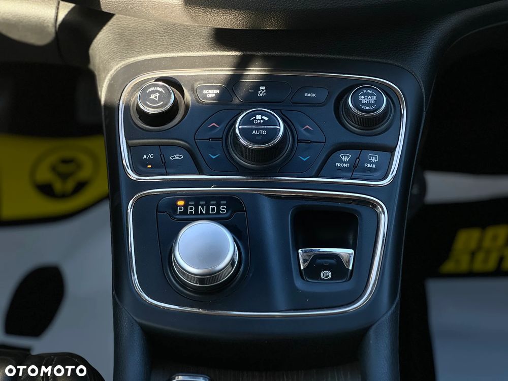 Chrysler 200 - 18