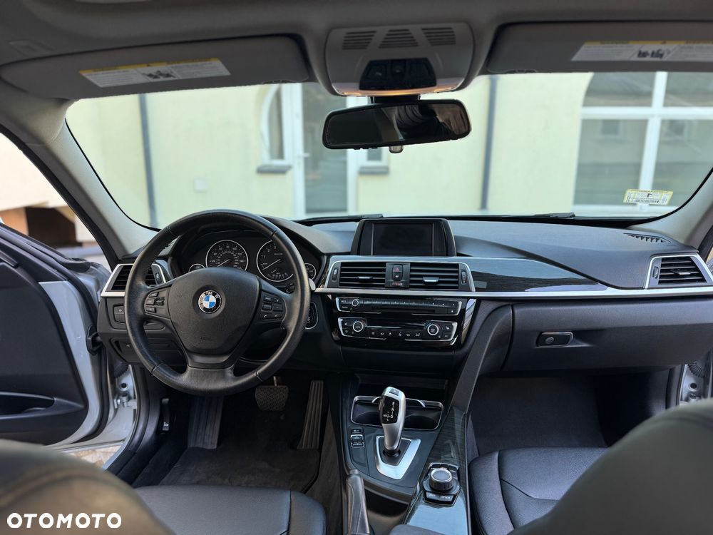 BMW Seria 3 320i xDrive - 7