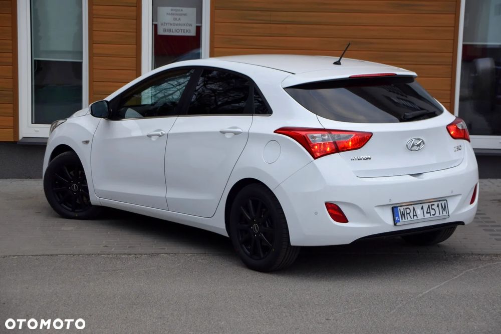 Hyundai i30 blue 1.4 Trend - 11