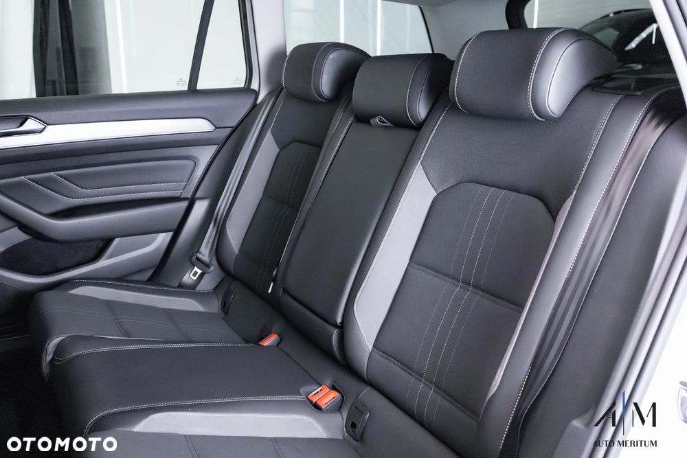 Volkswagen Passat Alltrack 2.0 TDI SCR DSG 4Motion - 17