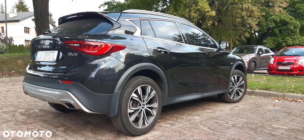 Infiniti QX30 2.0t Luxe Tech AWD 7DCT - 3