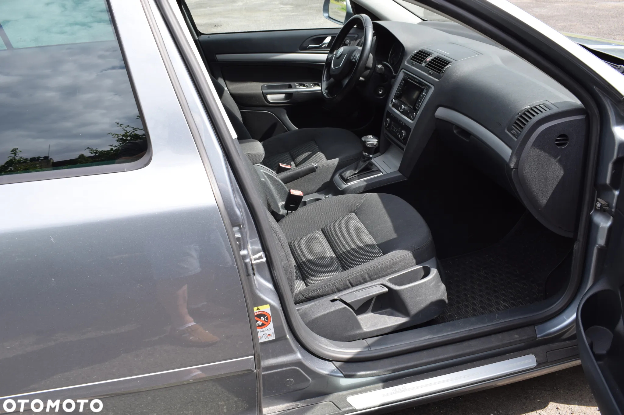 Skoda Octavia Combi 2.0 TDI DPF DSG 4x4 AllDrive - 11