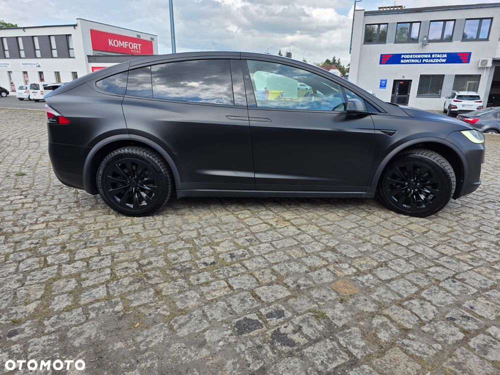 Tesla Model X - 9