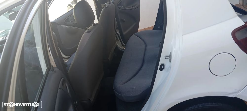 Toyota Yaris 1.0 Terra - 16