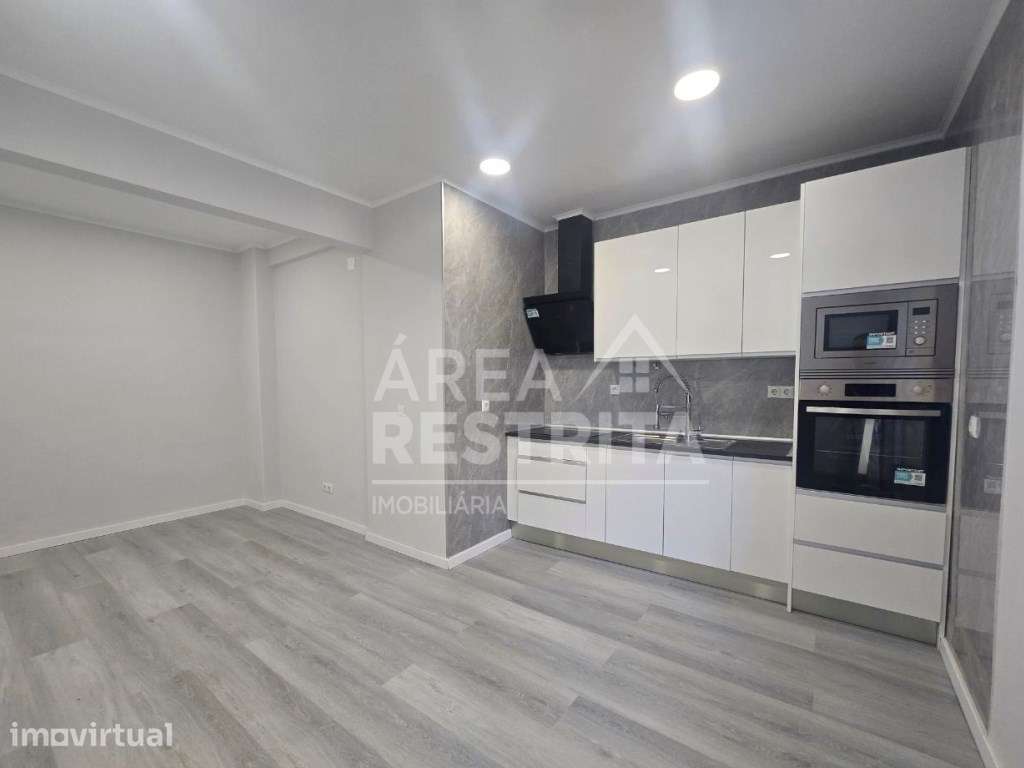 Apartamento T1, Remodelado, no centro da Amadora - Grande imagem: 2/17