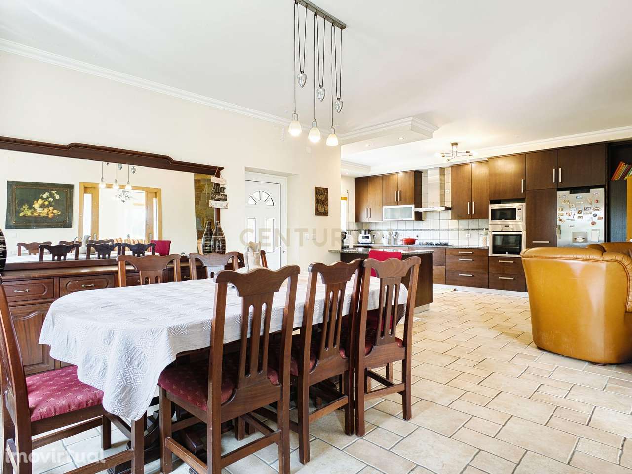 Moradia Térrea com Dois Pisos, Perfeita para Famílias e Convívios – Um - Grande imagem: 5/37