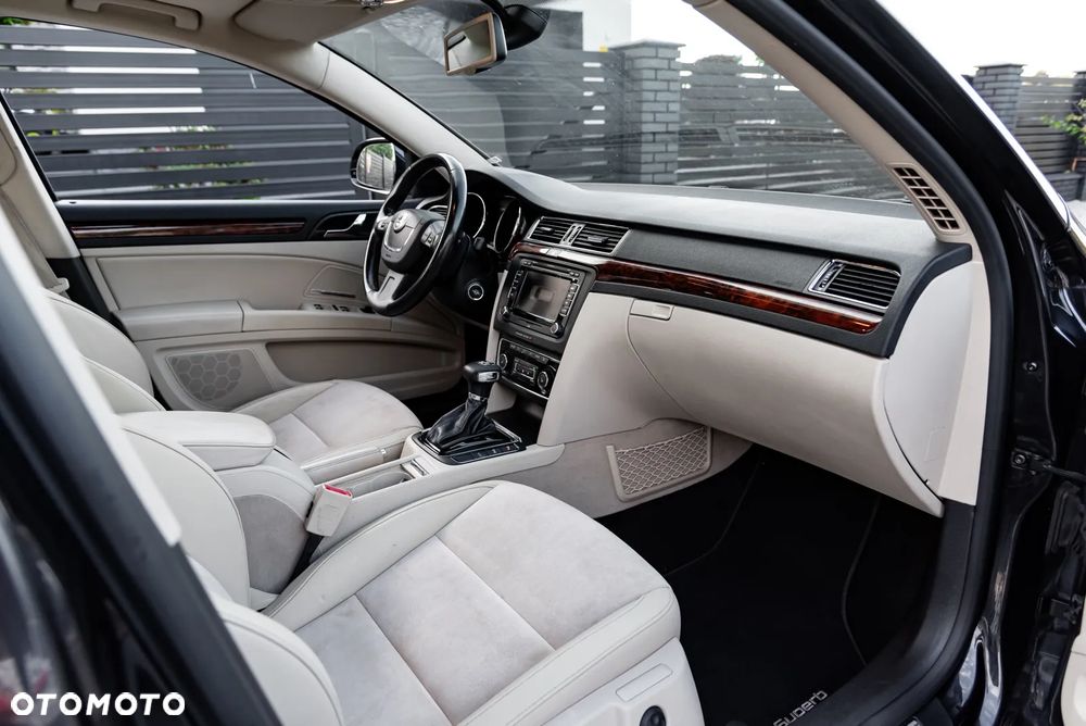 Skoda Superb 3.6 V6 4x4 DSG Elegance - 23