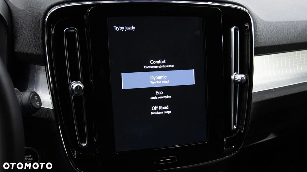 Volvo XC 40 T3 Momentum Pro - 25