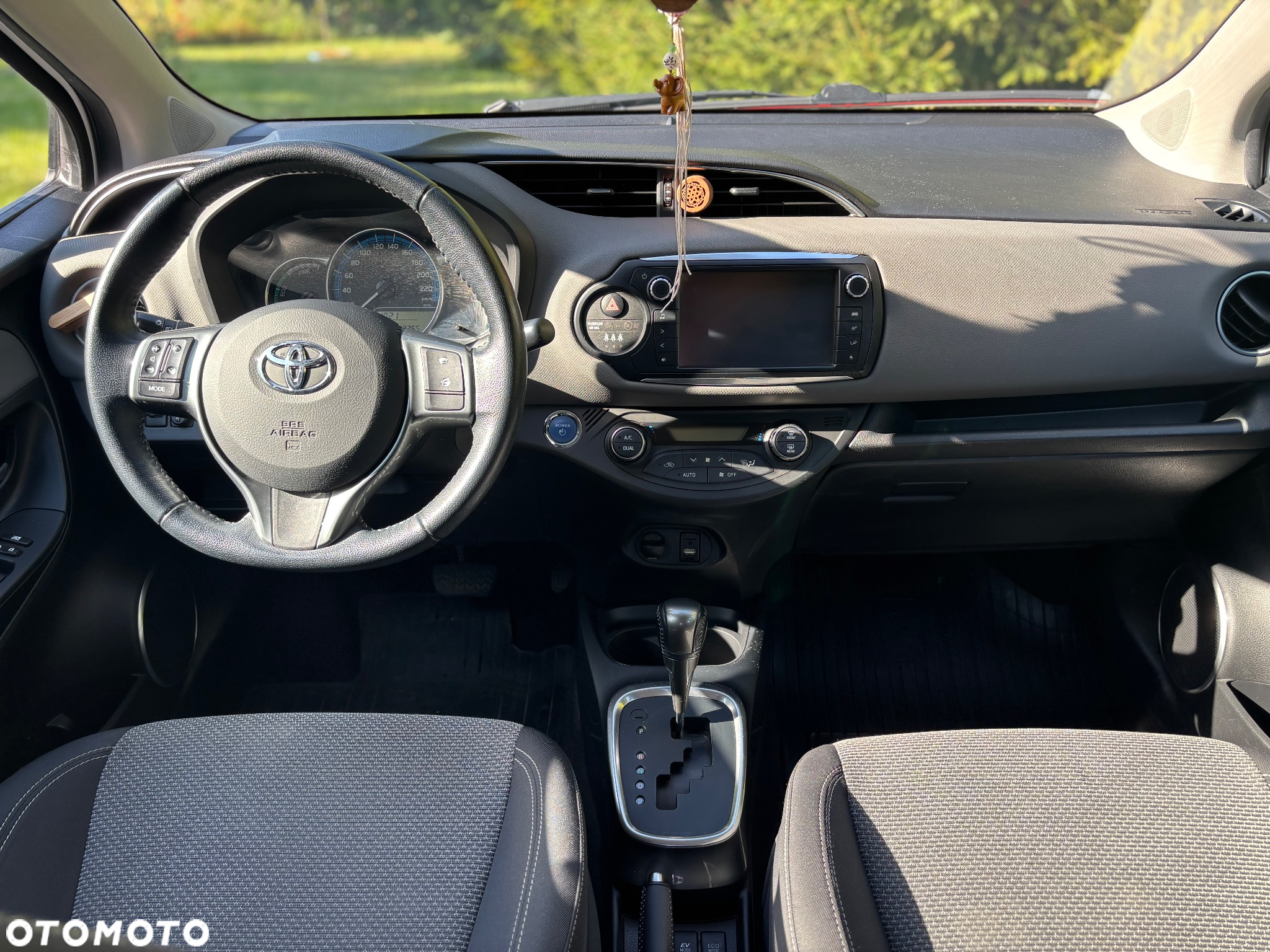 Toyota Yaris Hybrid 100 Premium - 6