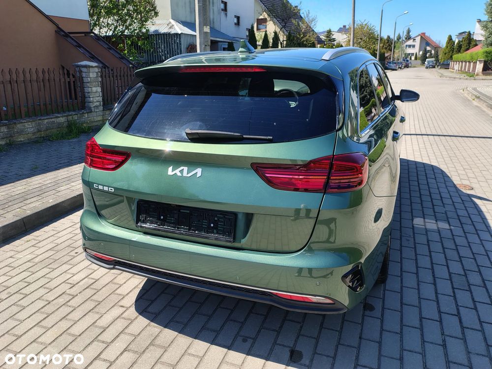 Kia Ceed - 11