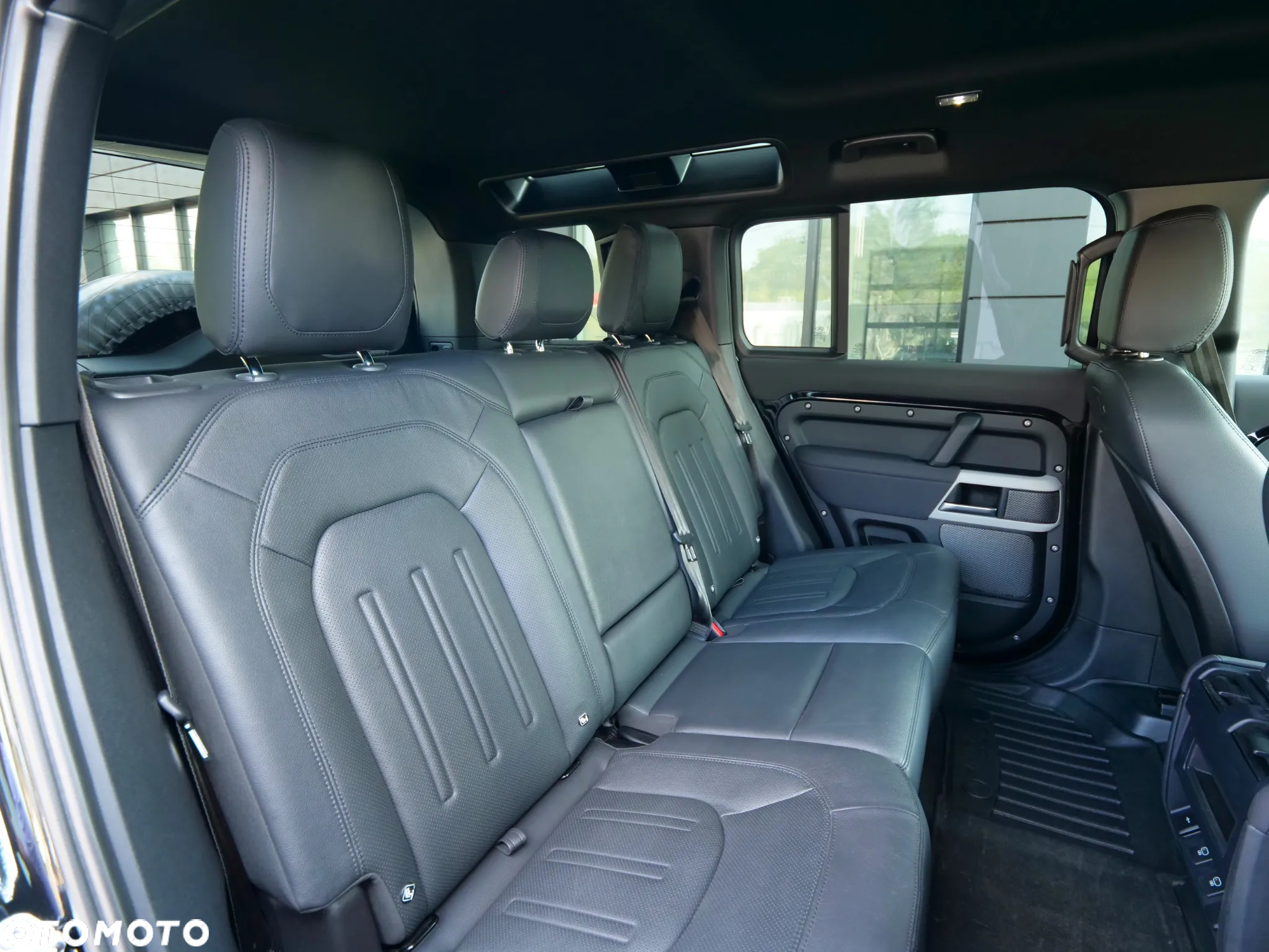 Land Rover Defender - 31