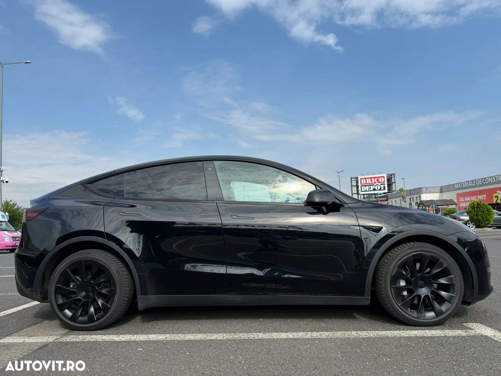 Tesla Model Y Long Range Dual Motor AWD - 4