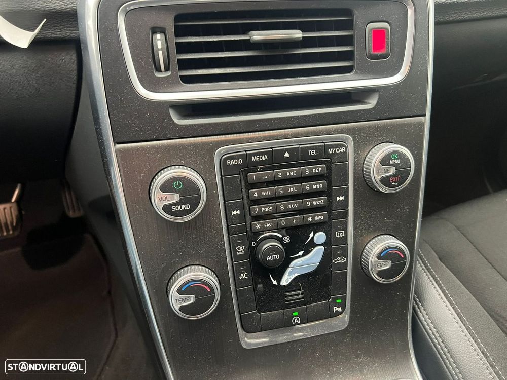 Volvo V60 2.0 D3 Momentum - 8