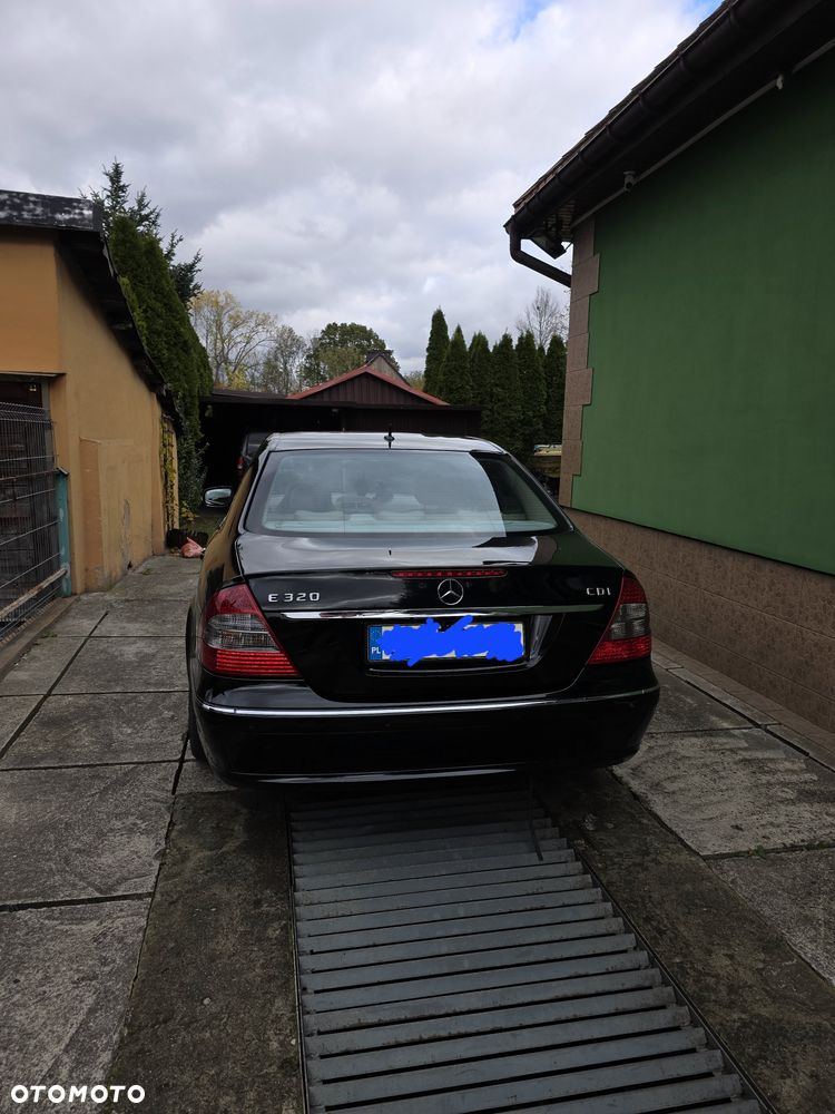Mercedes-Benz E-Class 2006 photo 4