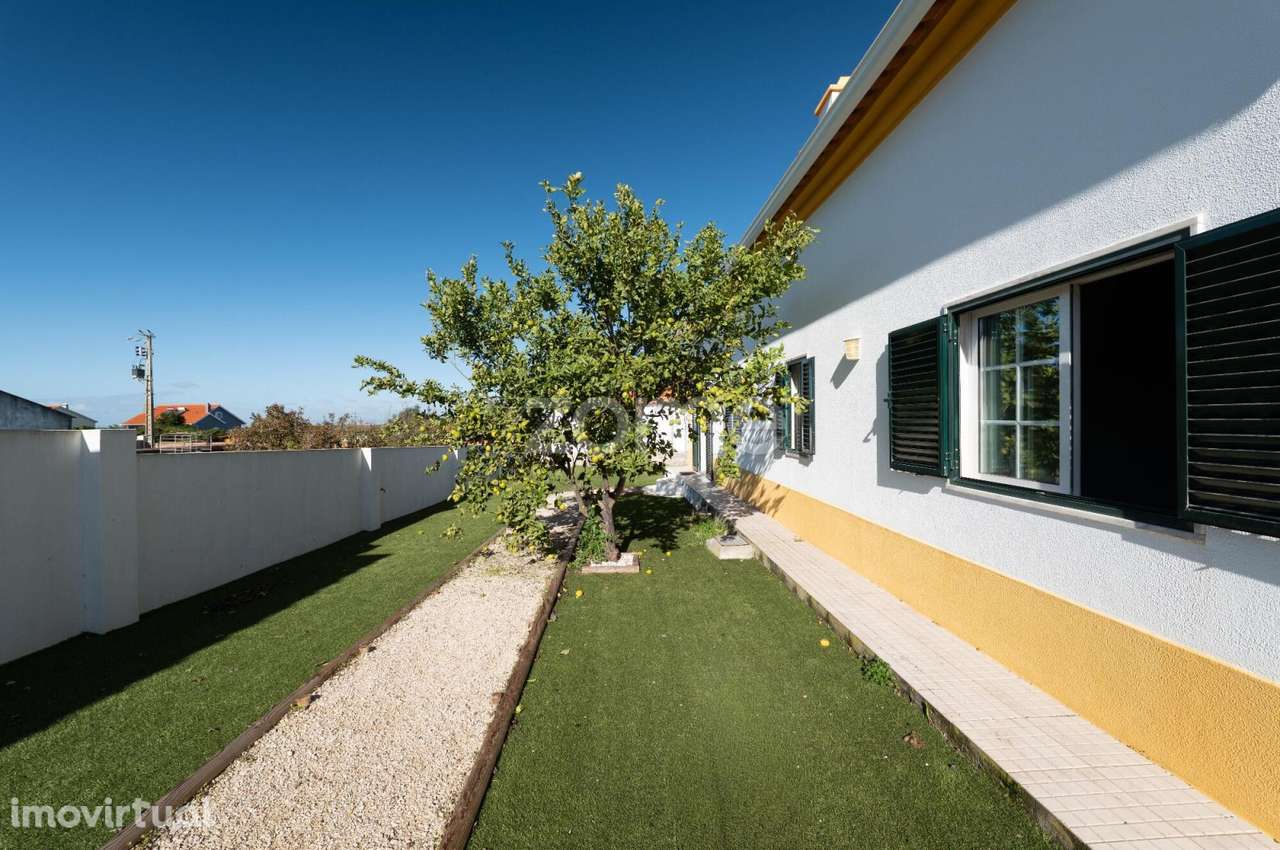 Moradia Isolada Térrea T4 com Sótão Aproveitado - Grande imagem: 2/29